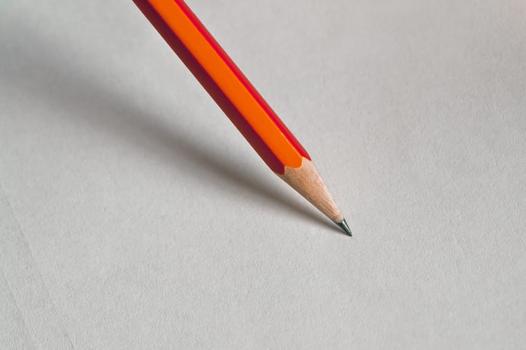 オレンジの鉛筆の画像